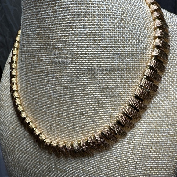 Napier Vintage Elegant Gold Necklace Choker 16’ 4144 Y - Picture 4 of 14